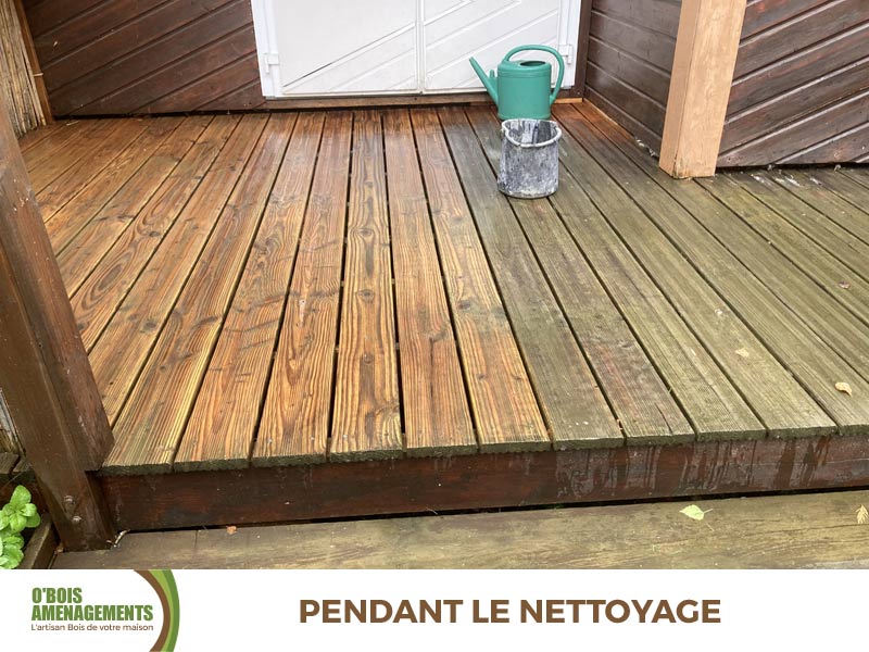 photo de terrasse en bois pendant nettoyage professionnel