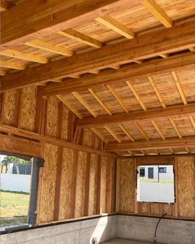 charpente en bois vue intérieur maison
