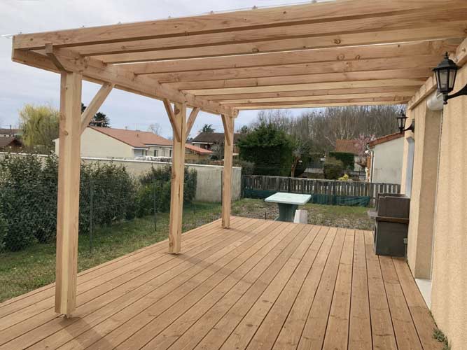 Pergola et terrasse en bois en Auvergne